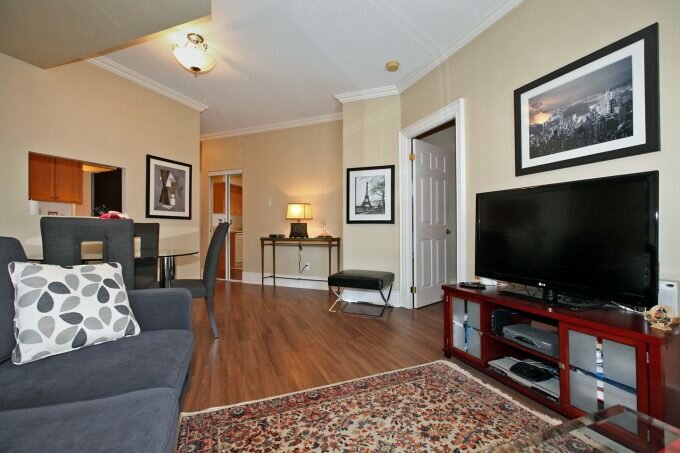 115 Richmond St E Unit 502-print-004-LivingDining Room-2100x1400-300dpi